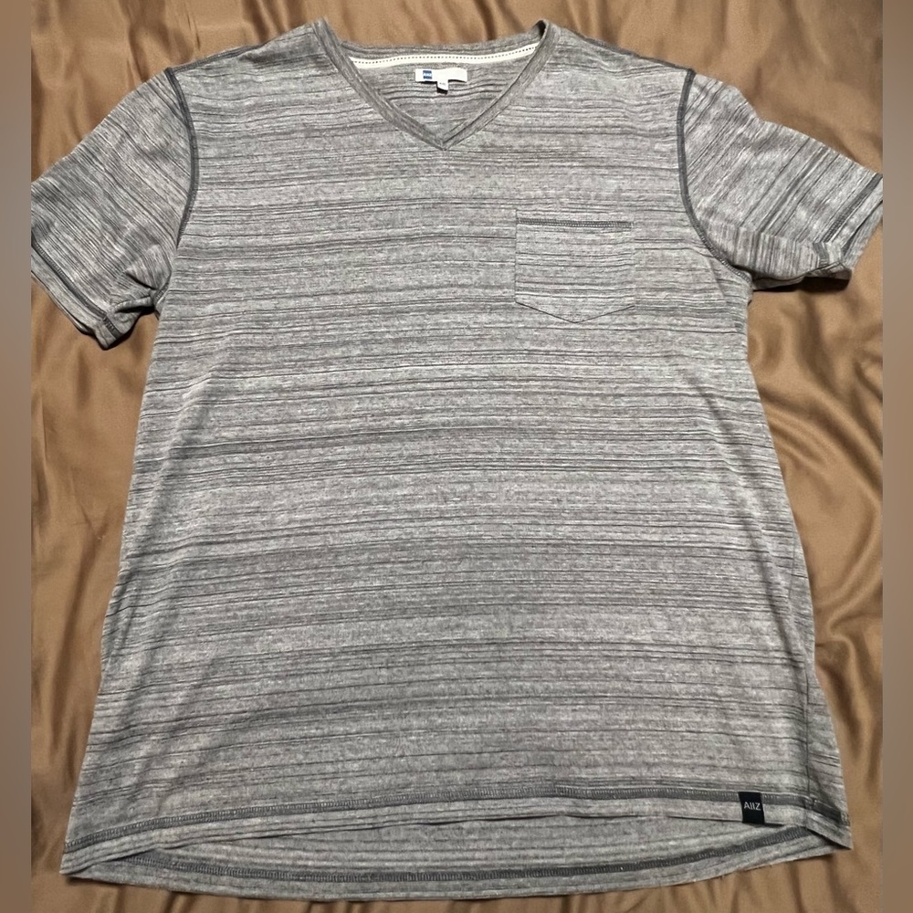 AIIZ Men’s V-Neck